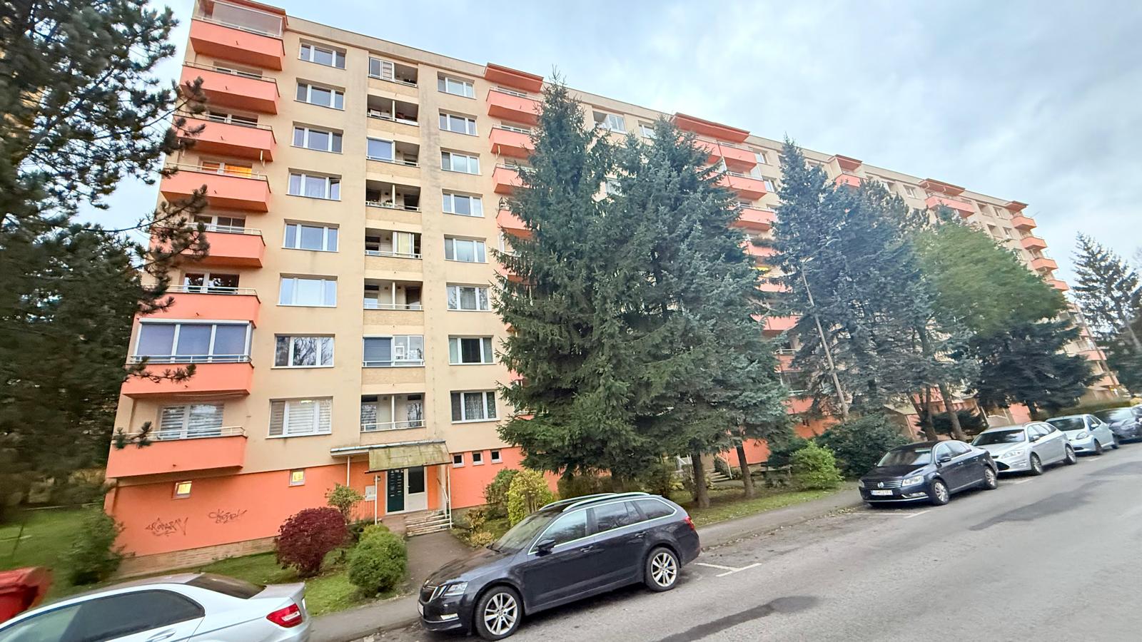 Na predaj 2,5-izbový byt, výborný výnos, stabilná lokalita – Trieda Hradca Králové, Banská Bystrica