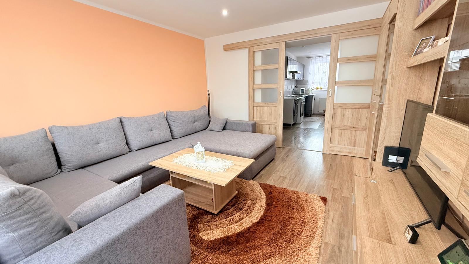 NA PREDAJ 2-IZBOVÝ BYT PO KOMPLETNEJ REKONŠTRUKCII, TURČIANSKE TEPLICE