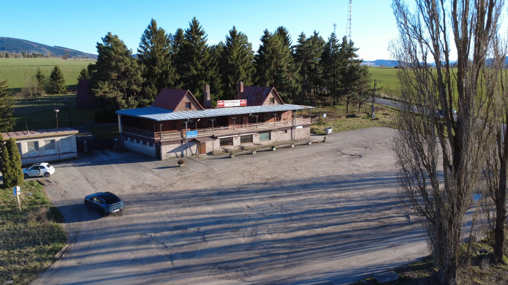 Komerčný areál 17 000 m² pri hlavnom ťahu – motorest + chaty, Turčianske Teplice