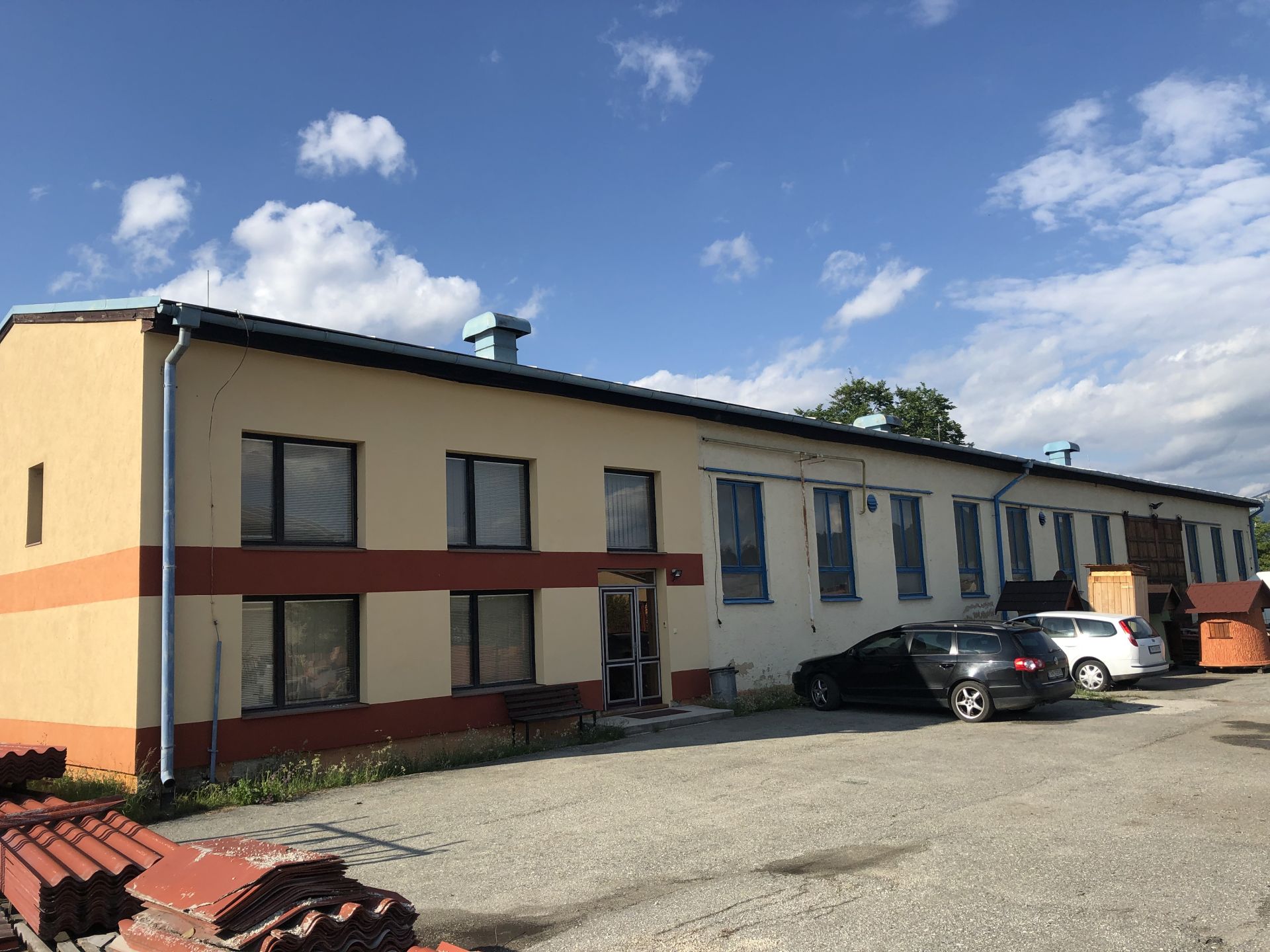 Výrobná a skladová Hala s administratívou